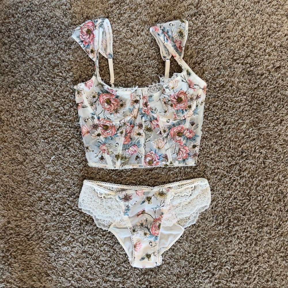 Victoria's Secret Floral Lace Corset & Panty Lingerie Set - Picture 2 of 12
